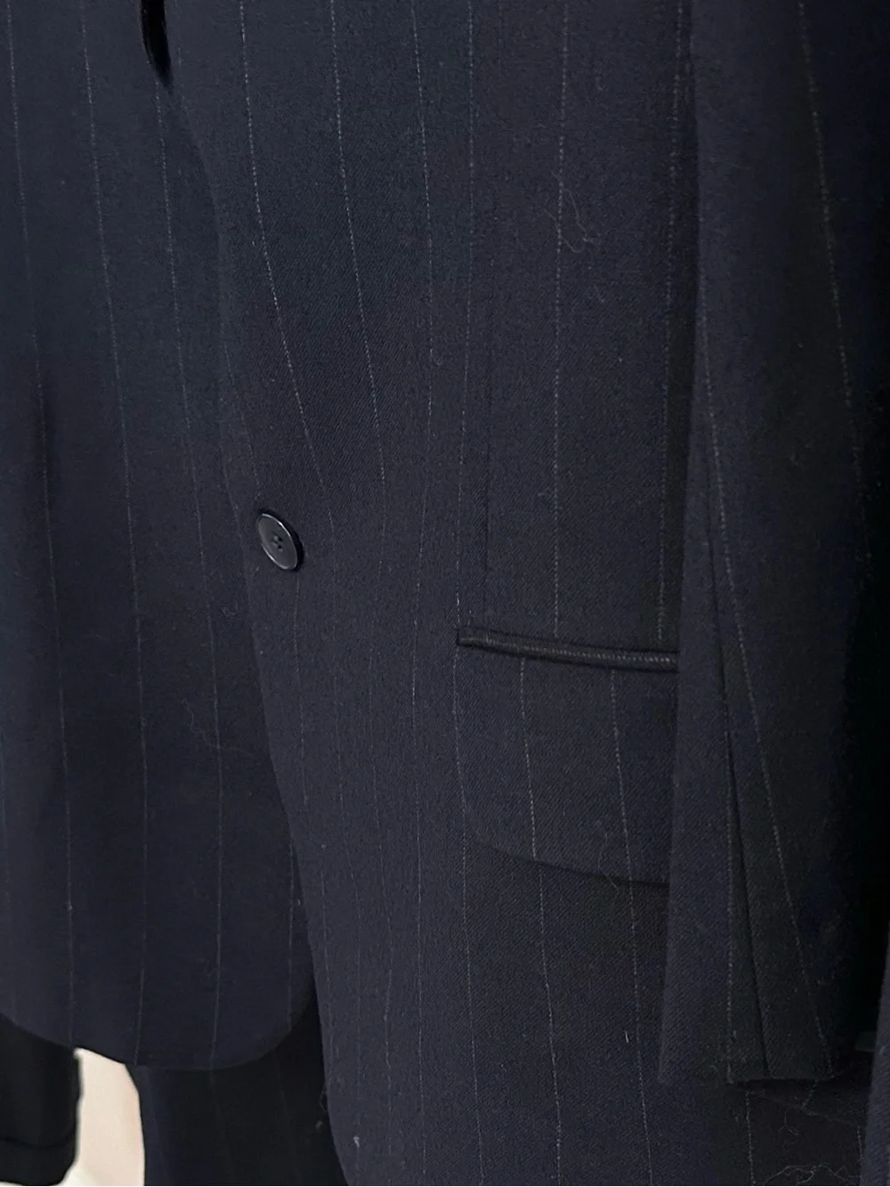 Calvin Klein Vintage Navy Pinstripe Wool Suit 42R 32x28 Two Button Business